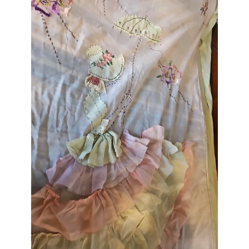 Antique 1800s‎ Hand Embroidered Flower Bonnet Girl RufflesCoverlet Bedspread